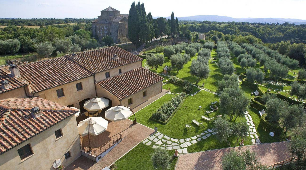 horseback riding holiday in tuscany