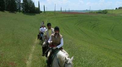 horseback traim ride in tuscany