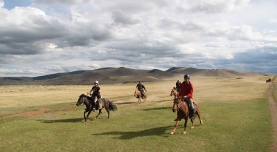 horseback trail ride in mongolia