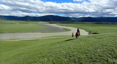 horseback riding in mongolia