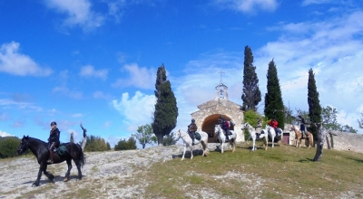 horseback riding trip in provence