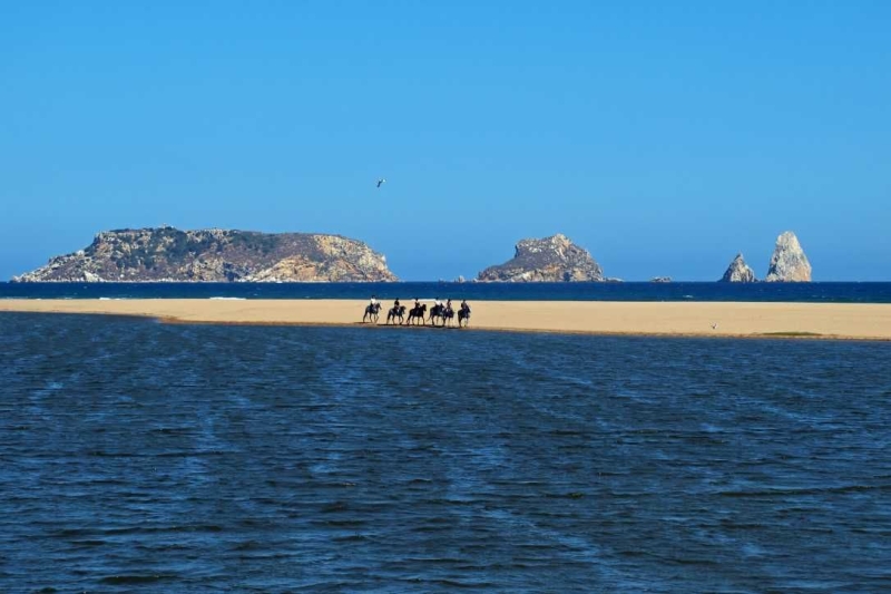 horse trail ride spain