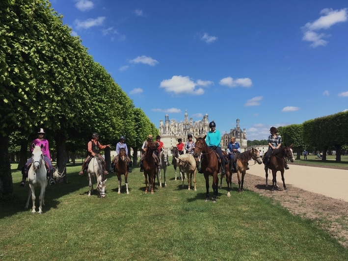 horse riding Loire chateau
