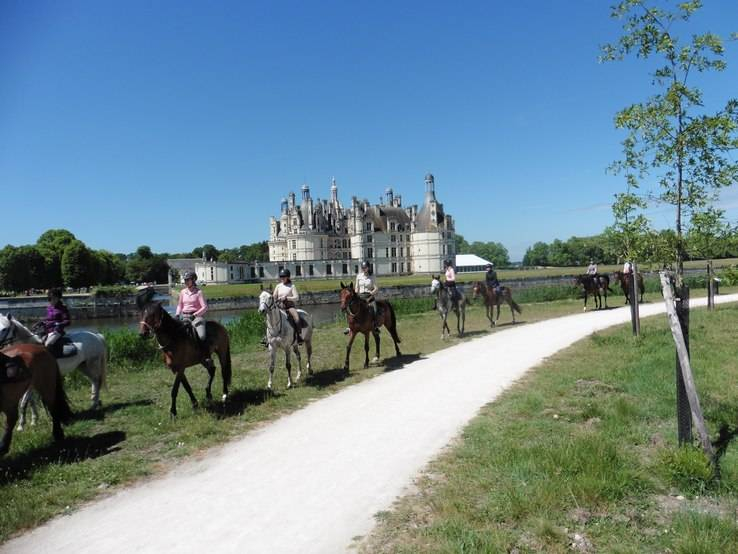 horse riding trip Loire castles