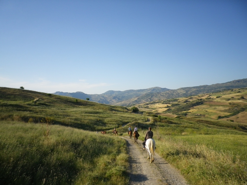 horseback trail ride italy