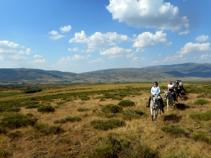 Horseback Trail Ride in SPAIN : THE SIERRA DE GREDOS & CASTLES