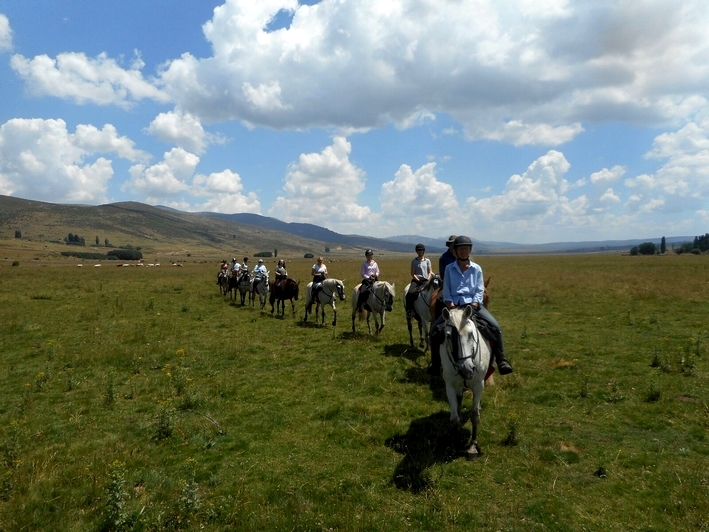 Horseback Trail Ride in SPAIN : THE SIERRA DE GREDOS & CASTLES