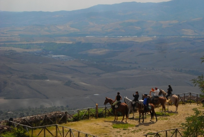 horse riding tuscany