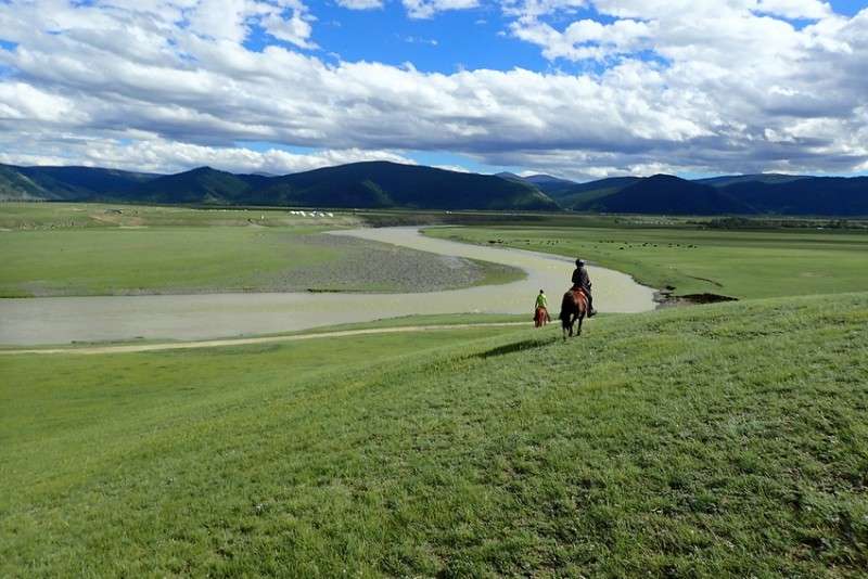 horseback riding in mongolia