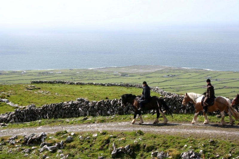 inn to inn horse riding trip in ireland