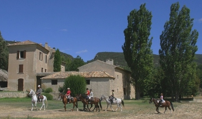 inn to inn horseback riding trail ride in provence