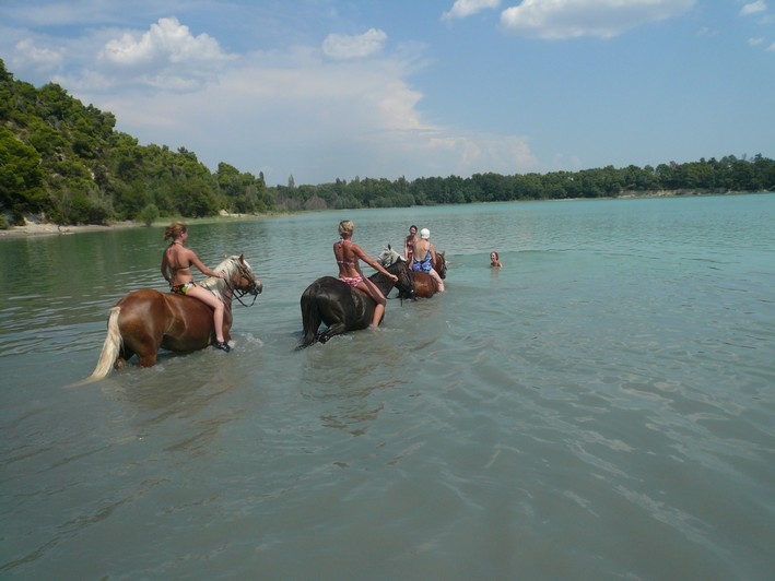 equestrian vacation in provence