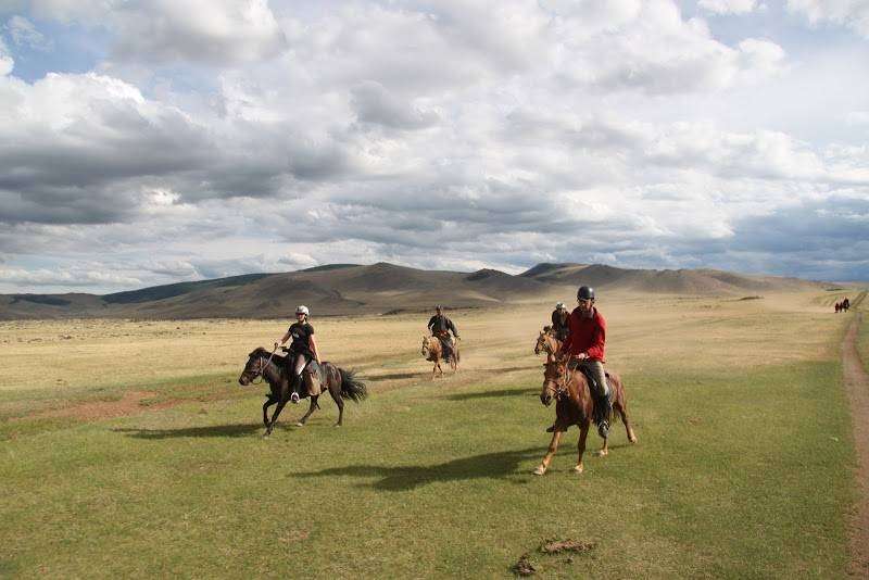 horseback holiday in mongolia