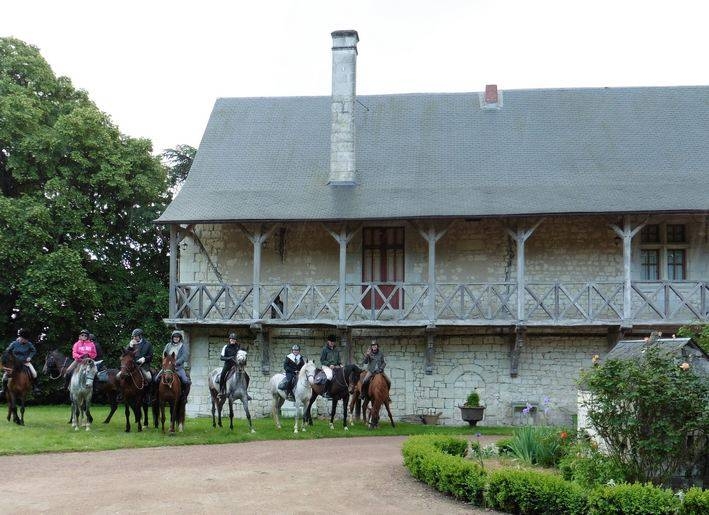 horseback trail ride loire castles